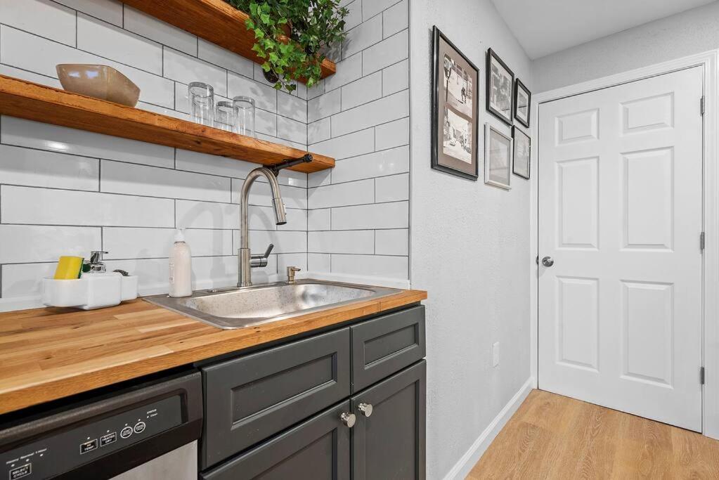 Trendy & Hip South Side Studio Walk To Downtown Pittsburgh Exterior photo